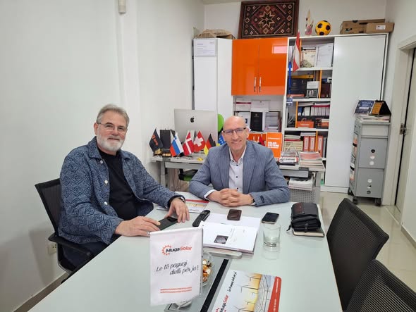 Energjia e Ripërtëritshme në Qendër: Kryetari i Odës Sllovene të Bizneseve në Kosovë viziton kompaninë Muqa Solar