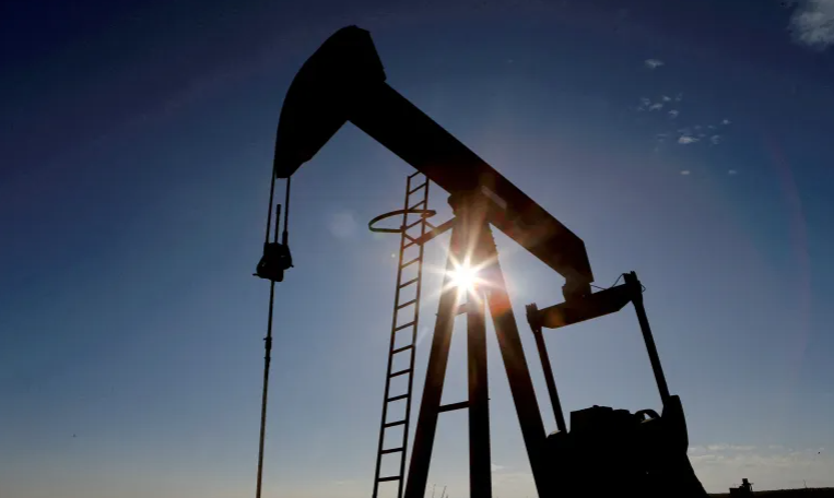 Bien çmimet e naftës ndërsa tregtarët presin të dhëna për bisedime paqeje