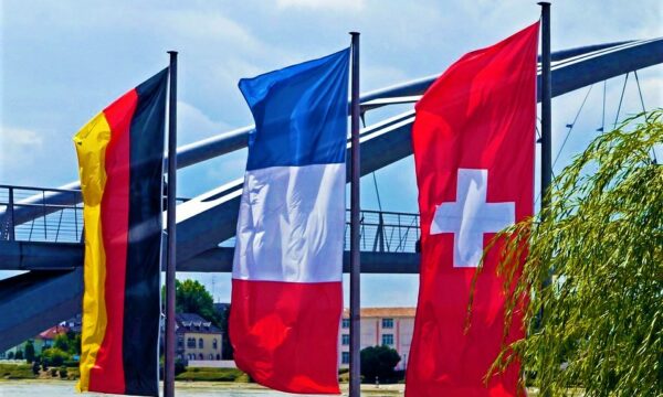 Zvicra planifikon të kufizojë blerjen e pasurive të paluajtshme nga të huajt