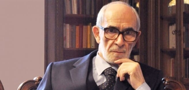 “Pa fjalime, pa lule, pa ritual fetar…” – nipi publikon letrën me amanetin e Rexhep Qosjes