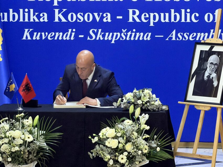 Haradinaj shkruhet në librin e zisë për Rexhep Qosjen