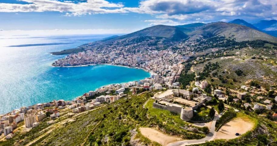 Kosovarët turistët kryesorë në Shqipëri, përbëjnë 41% të totalit të hyrjeve