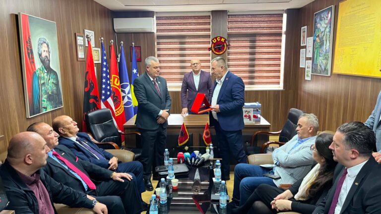 Prefekti i Tiranës për katërshen e UÇK-së: Dhjetë milionë shqiptarë presin drejtësi për çlirimtarët