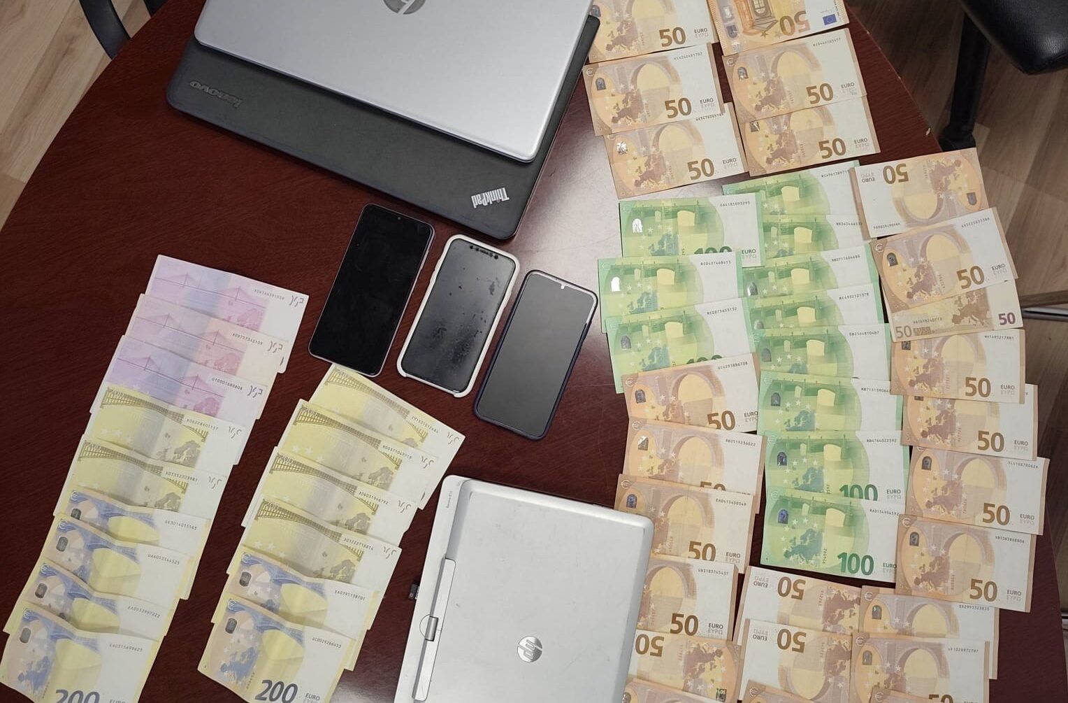 Operacion kundër korrupsionit dhe keqpërdorimit të detyrës zyrtare në Prishtinë, Lipjan dhe Vushtrri, arrestohen shtatë persona