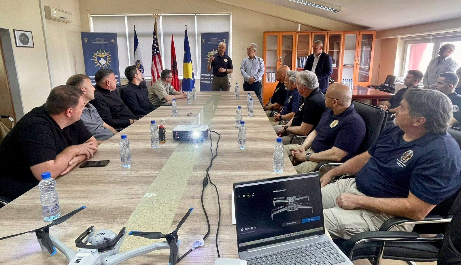 Certifikohen 12 zyrtarë policorë për mbikëqyrje ajrore pa pilot  