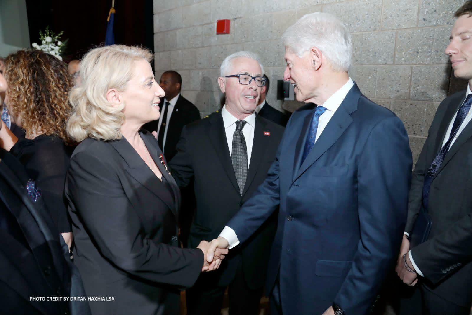 Shkurte Fejza takon Bill Clintonin në SHBA: “Liria e Kosovës do ta kujtojë përjetë”