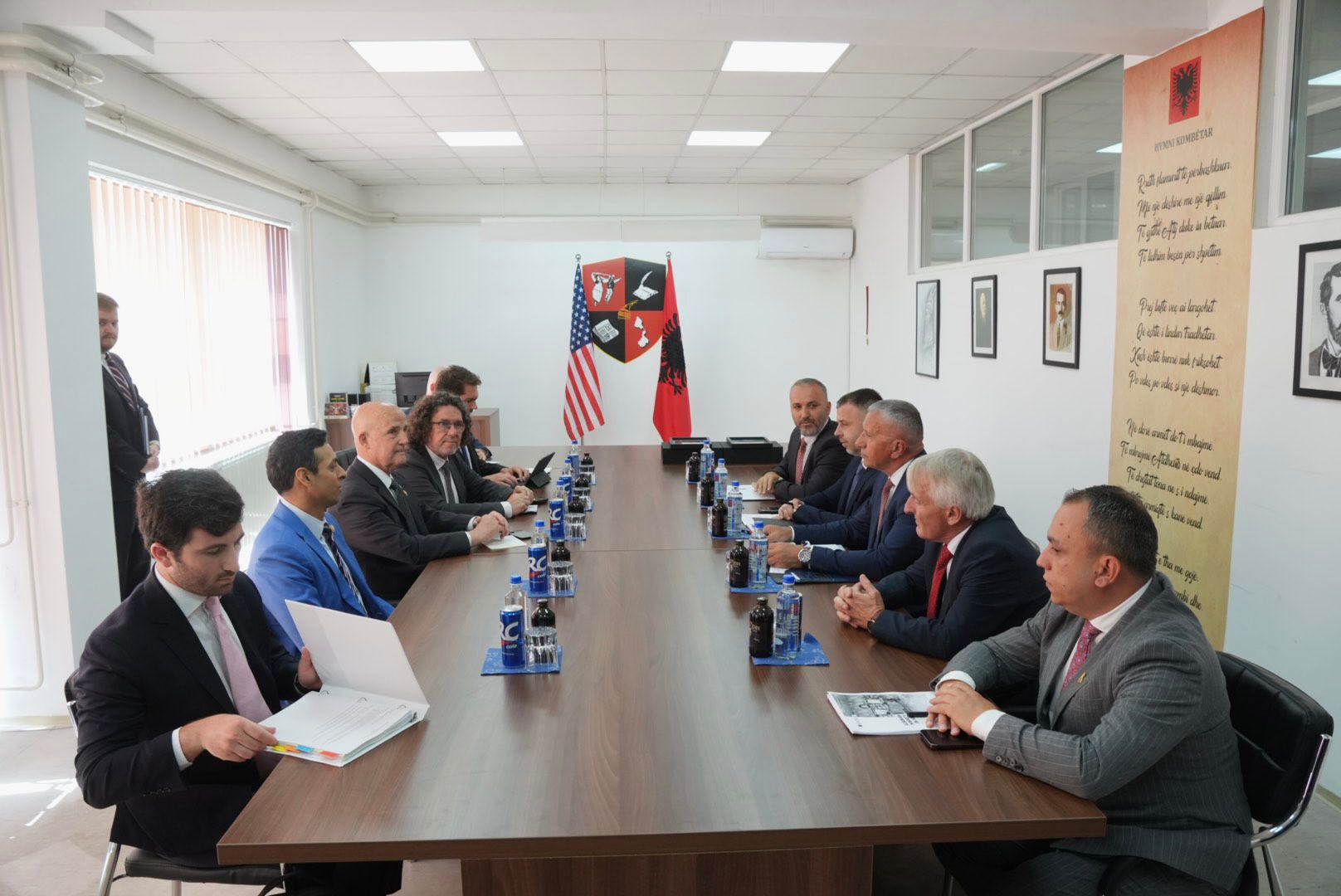LAJMI I FUNDIT: Kongresistët amerikanë në Luginë, priten në Këshillin Kombëtar Shqiptar