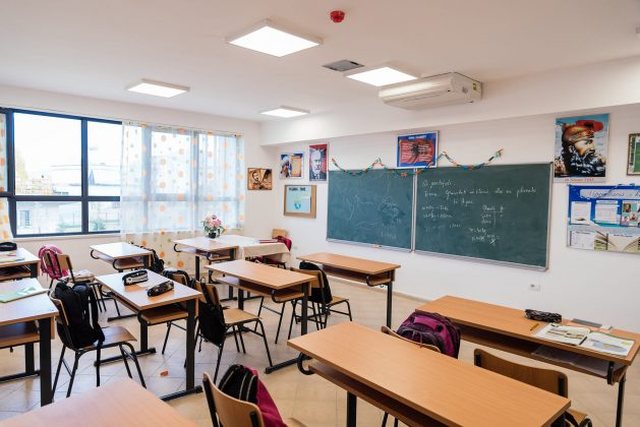 Punëtorët teknikë të shkollave në Prishtinë nga nesër në grevë, shkak pagat