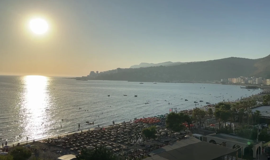 Lezha vendos çmimin e plazheve, tri euro në ato publike dhe deri në 20 euro te privatët