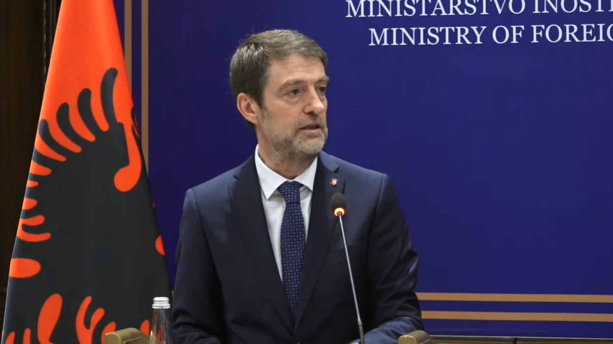 “Kush prek Kosovën, prek Shqipërinë”, Hoxha: Republika e Kosovës, realitet i pakthyeshëm