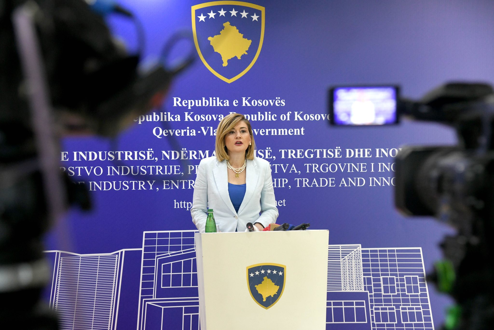 Ministrja në detyrë e MINT-it, Mimoza Kusari-Lila, prezanton rezultatet e 100 ditëve: mbështetje për bizneset, reforma dhe mbi 30 milionë euro investime