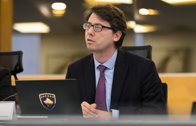 Murati: Paga mesatare në Kosovë arrin në 713 euro, rritje prej 53% gjatë mandatit të Qeverisë Kurti