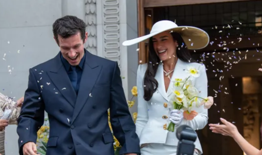 Zbulohen detaje/ Callum Turner shpërtheu në lot teksa Dua Lipa ecën drejt altarit