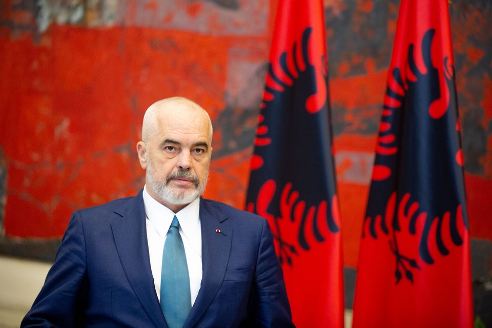 Edi Rama ndan fotografi: Gëzuar 27 vjetorin, Ditën e Çlirimit