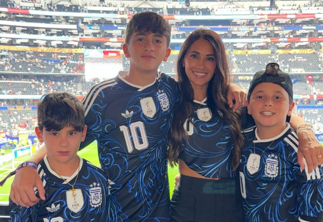 Antonela Roccuzzo publikon foto familjare nga stadiumi, Messi thyen rekord historik