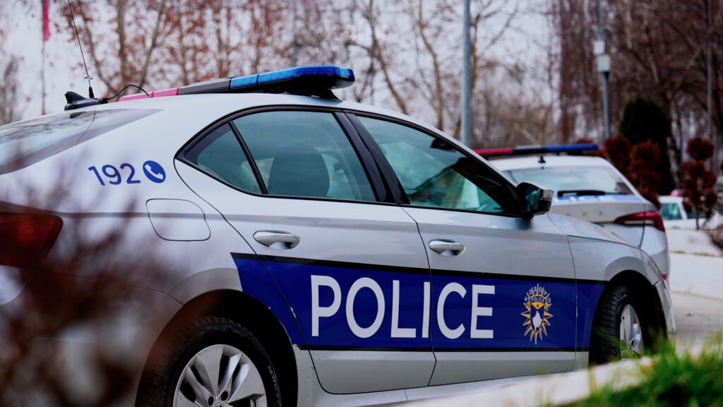 Policia godet kontrabandën në Zubin Potok, arrestohet një person dhe sekuestrohen mallra