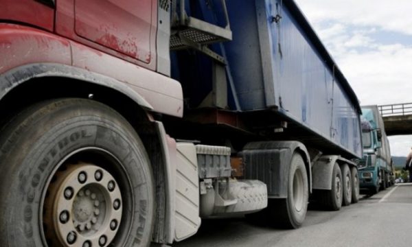 Nesër nuk do të ketë kufizim për qarkullimin e kamionëve mbi 20 tonë