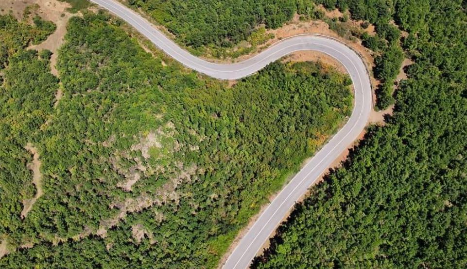 Vazhdon mirëmbajtja e rrugëve, qytetarëve u bëhet thirrje për kujdes gjatë ngasjes