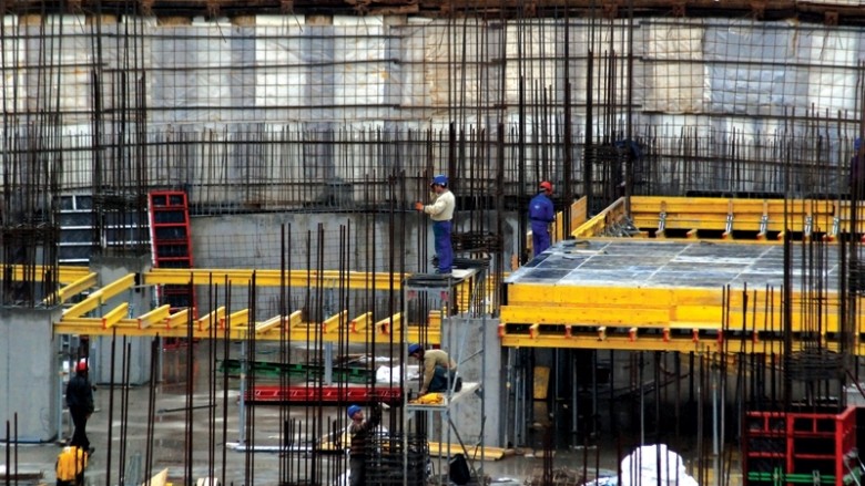 Bizneset e Kosovës investuan 1.54 miliardë euro në vitin 2025, ndërtimi mori mbi 53% të tyre
